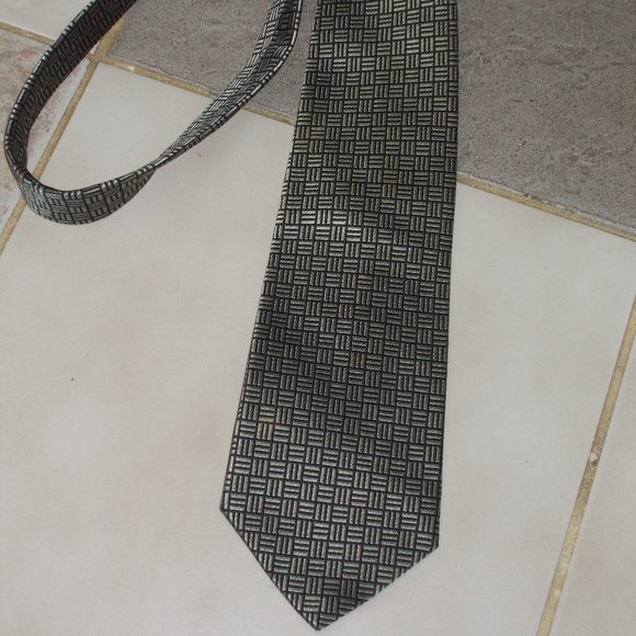Hubio Other - EUC Hubio Collezion Esclusivo gray silk tie